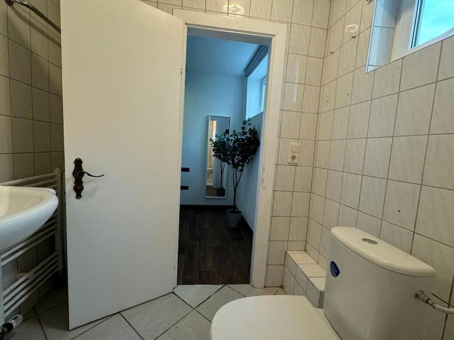 Townhouse Fuer 10 Personen Mit Garten Esslingen am Neckar Eksteriør bilde